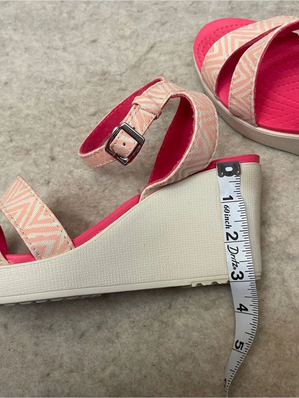 CROCS Leigh Graphic Ankle 2 Strap Wedge Comfort Sandals Womens size 9